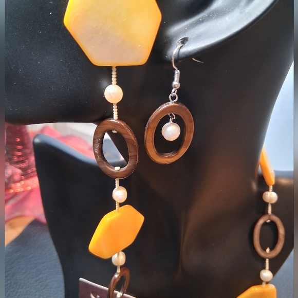 Premier Designs Pearls, Abalone, Macrame & MOP Station Necklace & Earrings - Picture 1 of 11